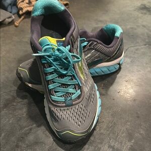 Women's Gray and Teal Running Shoes